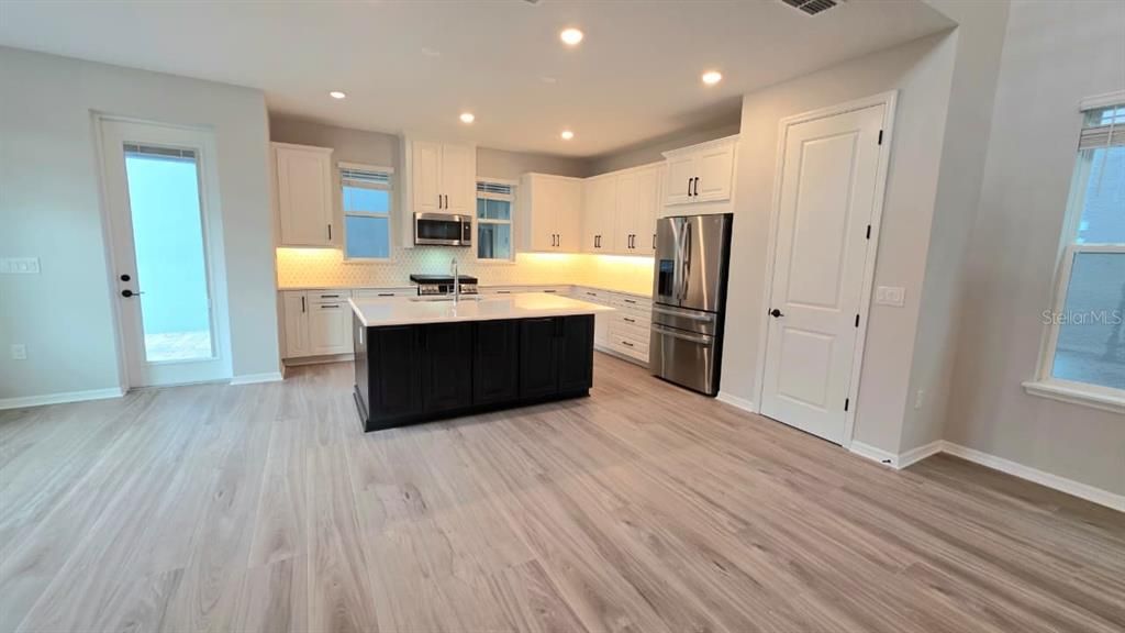 For Rent: $4,000 (5 beds, 4 baths, 3619 Square Feet)
