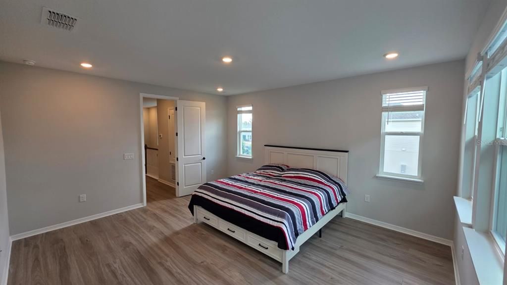 For Rent: $4,000 (5 beds, 4 baths, 3619 Square Feet)