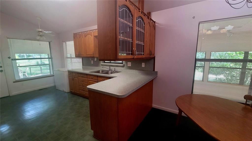 For Sale: $265,000 (2 beds, 2 baths, 1040 Square Feet)