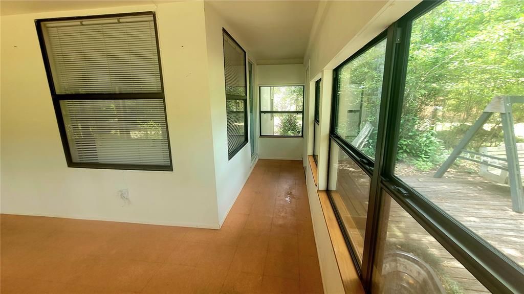 For Sale: $265,000 (2 beds, 2 baths, 1040 Square Feet)