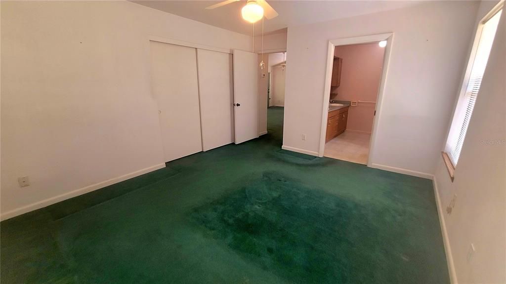 For Sale: $265,000 (2 beds, 2 baths, 1040 Square Feet)