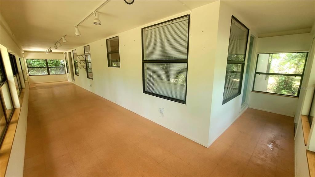 For Sale: $265,000 (2 beds, 2 baths, 1040 Square Feet)