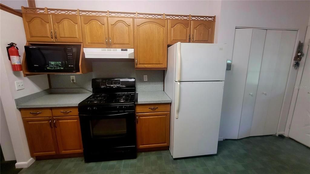 For Sale: $265,000 (2 beds, 2 baths, 1040 Square Feet)
