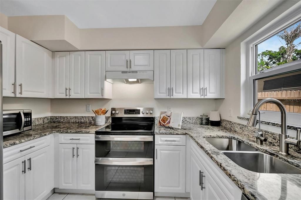 For Sale: $375,000 (3 beds, 2 baths, 1354 Square Feet)