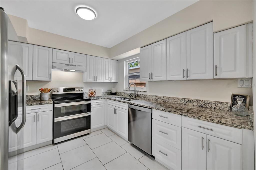 For Sale: $375,000 (3 beds, 2 baths, 1354 Square Feet)