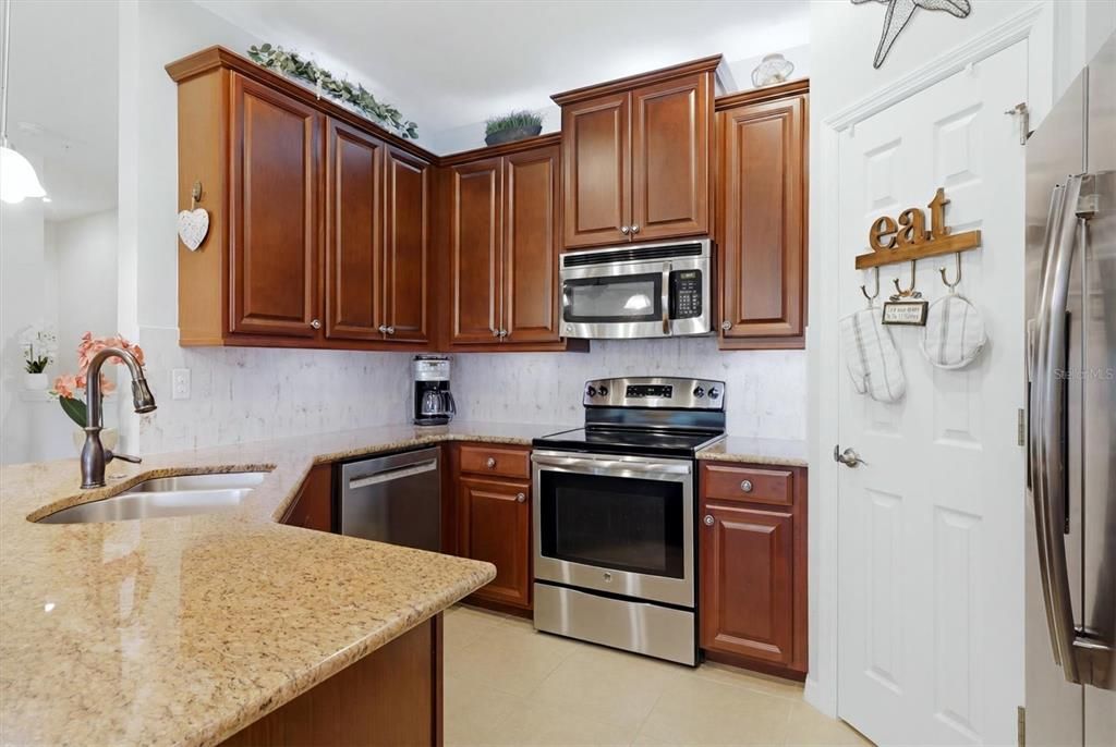 For Sale: $328,000 (3 beds, 2 baths, 1528 Square Feet)