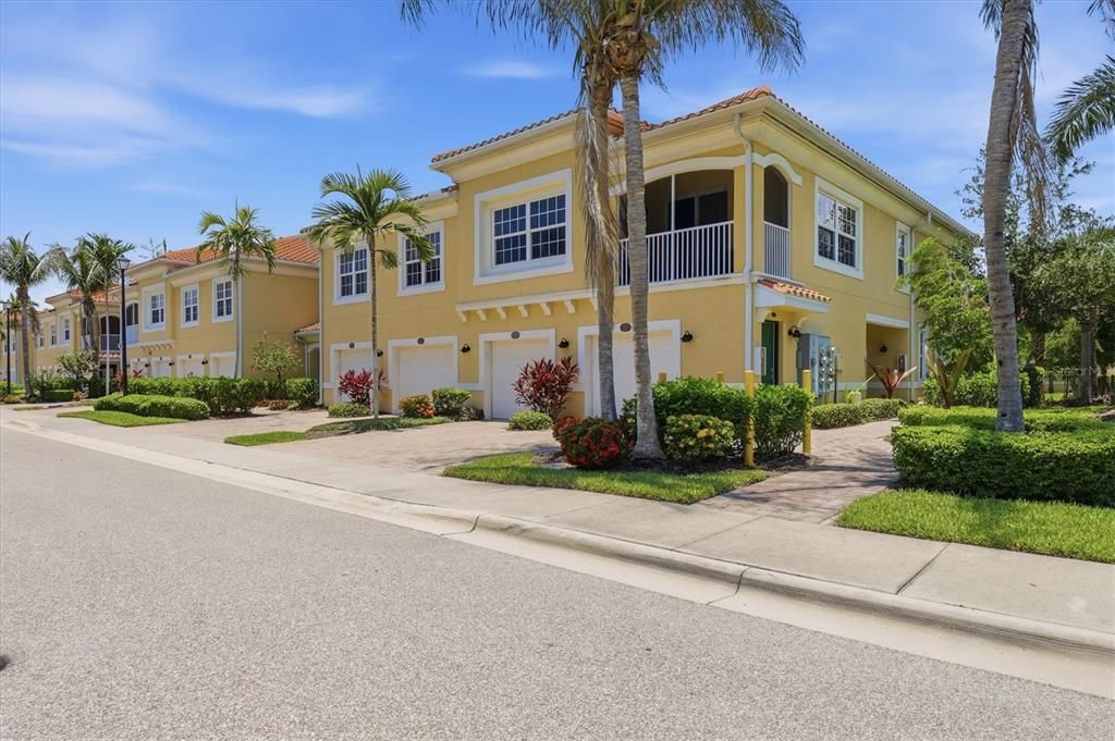 For Sale: $328,000 (3 beds, 2 baths, 1528 Square Feet)