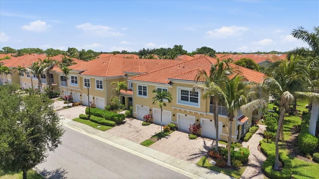 For Sale: $328,000 (3 beds, 2 baths, 1528 Square Feet)