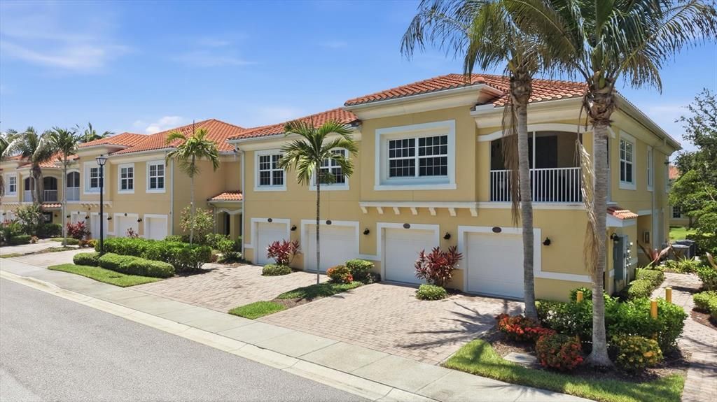 For Sale: $328,000 (3 beds, 2 baths, 1528 Square Feet)