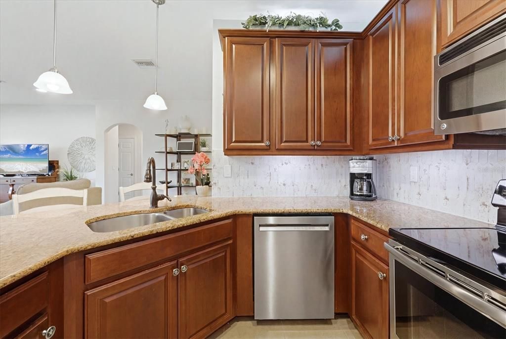 For Sale: $328,000 (3 beds, 2 baths, 1528 Square Feet)