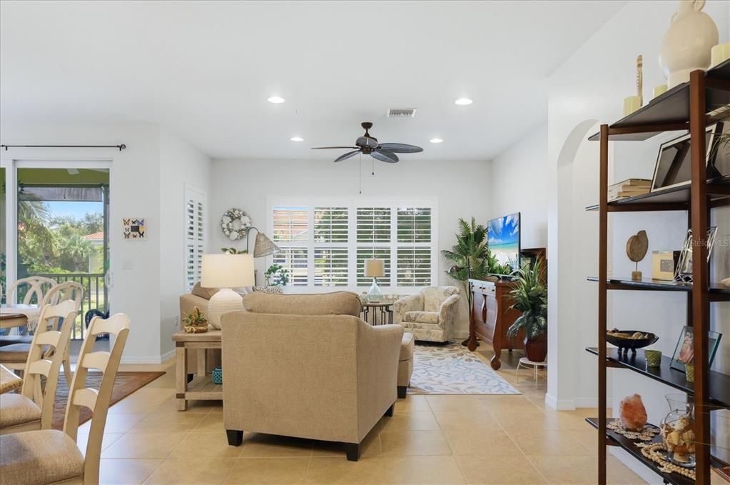 For Sale: $328,000 (3 beds, 2 baths, 1528 Square Feet)