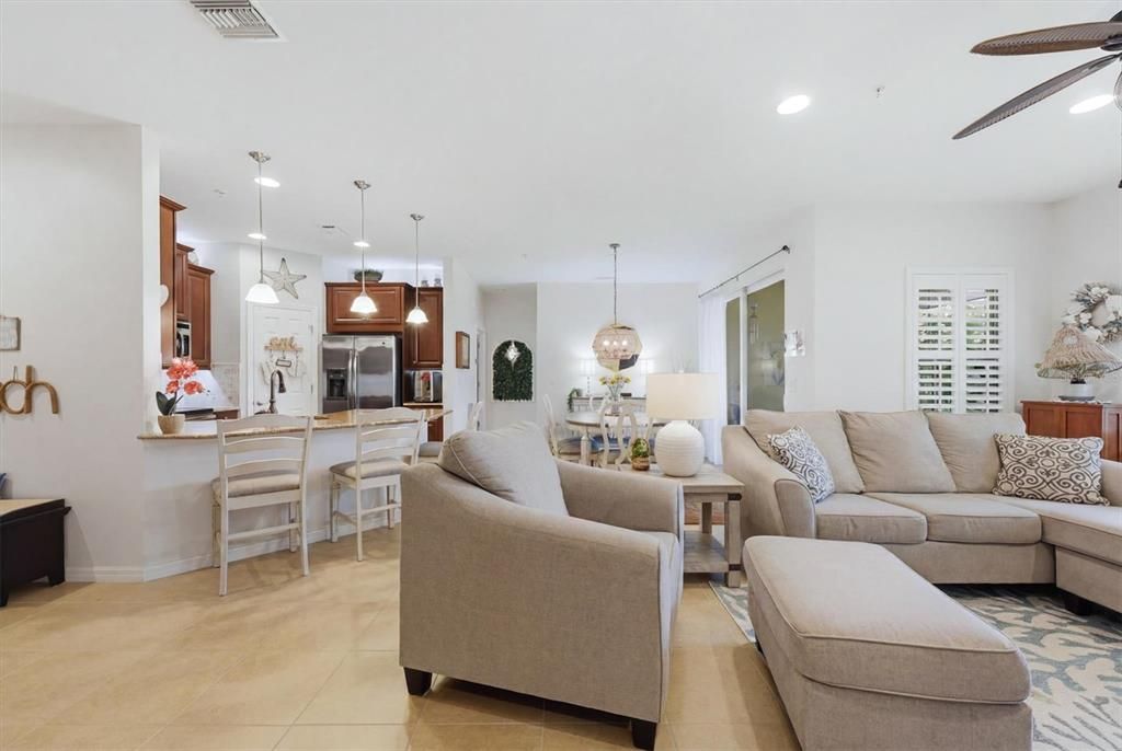 For Sale: $328,000 (3 beds, 2 baths, 1528 Square Feet)