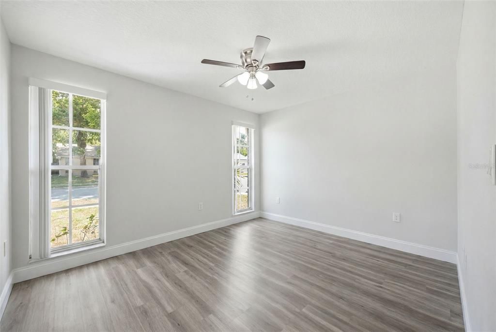 For Sale: $210,000 (2 beds, 1 baths, 906 Square Feet)