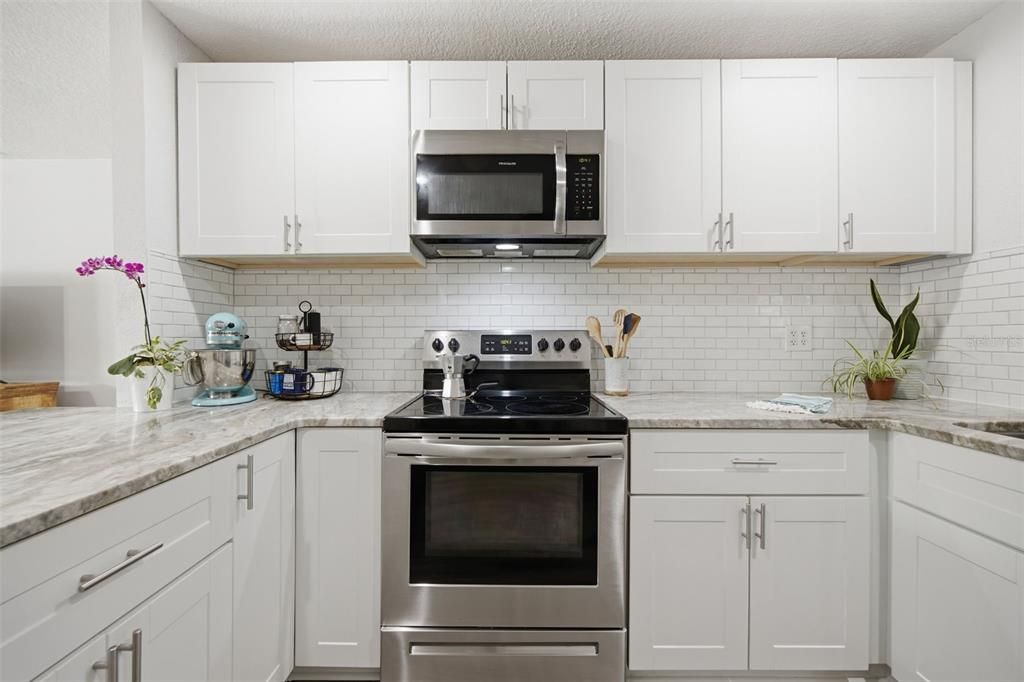 For Sale: $210,000 (2 beds, 1 baths, 906 Square Feet)