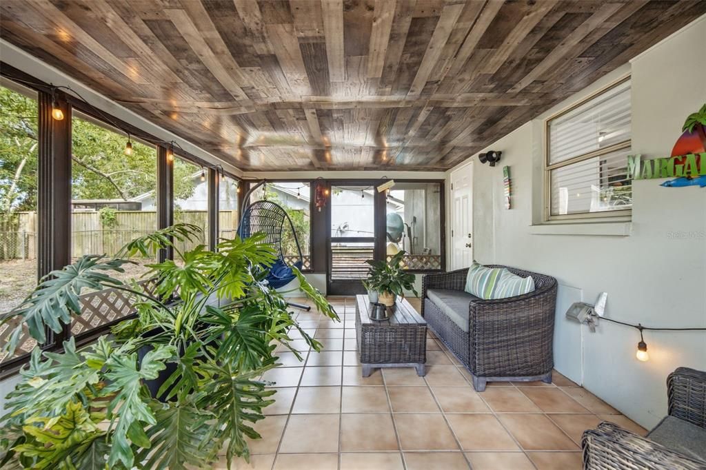 For Sale: $210,000 (2 beds, 1 baths, 906 Square Feet)