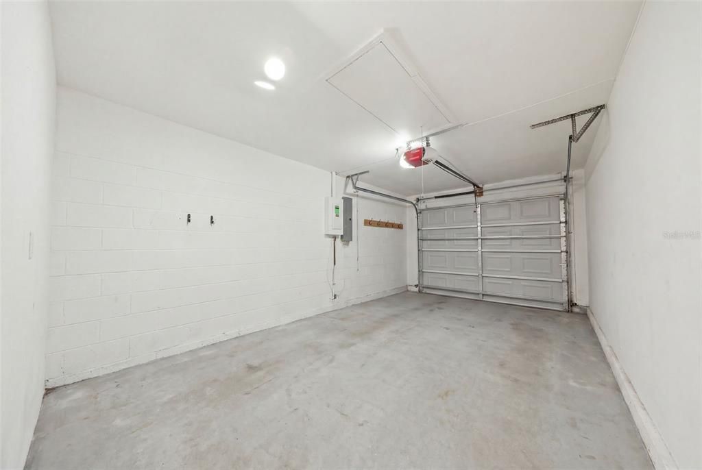 For Sale: $210,000 (2 beds, 1 baths, 906 Square Feet)