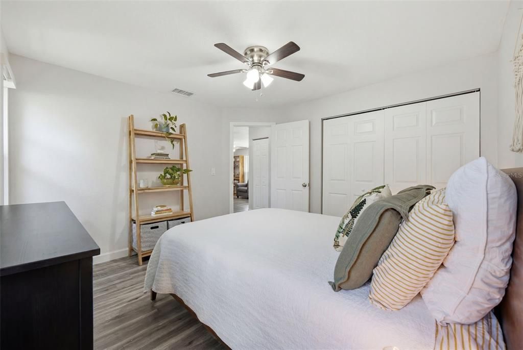 For Sale: $210,000 (2 beds, 1 baths, 906 Square Feet)