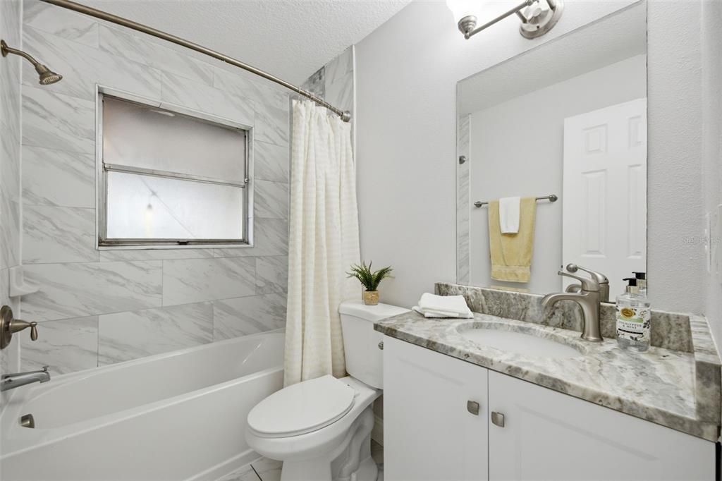 For Sale: $210,000 (2 beds, 1 baths, 906 Square Feet)