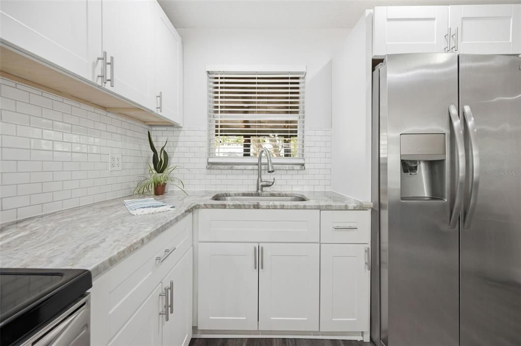 For Sale: $210,000 (2 beds, 1 baths, 906 Square Feet)
