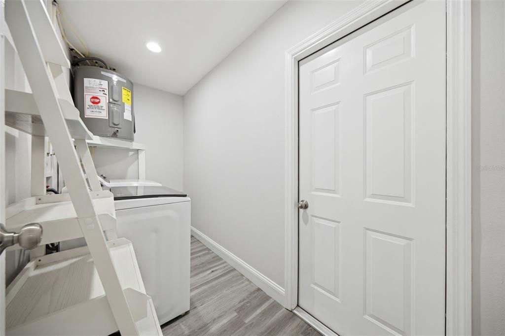 For Sale: $210,000 (2 beds, 1 baths, 906 Square Feet)