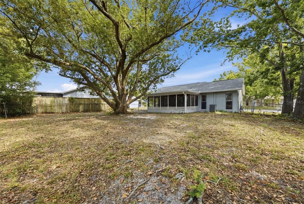 For Sale: $210,000 (2 beds, 1 baths, 906 Square Feet)