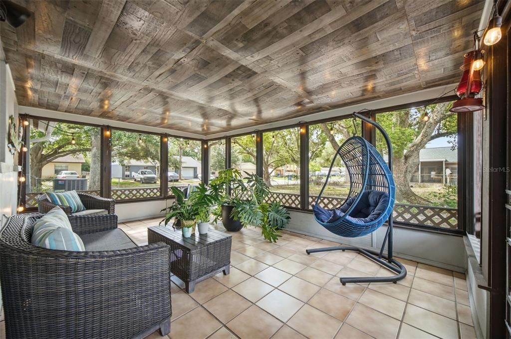 For Sale: $210,000 (2 beds, 1 baths, 906 Square Feet)