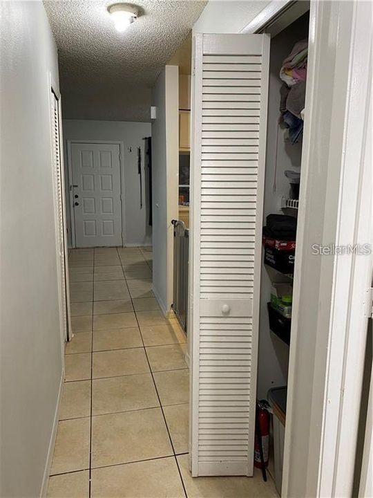 На продажу: $137,500 (2 спален, 2 ванн, 912 Квадратных фут)