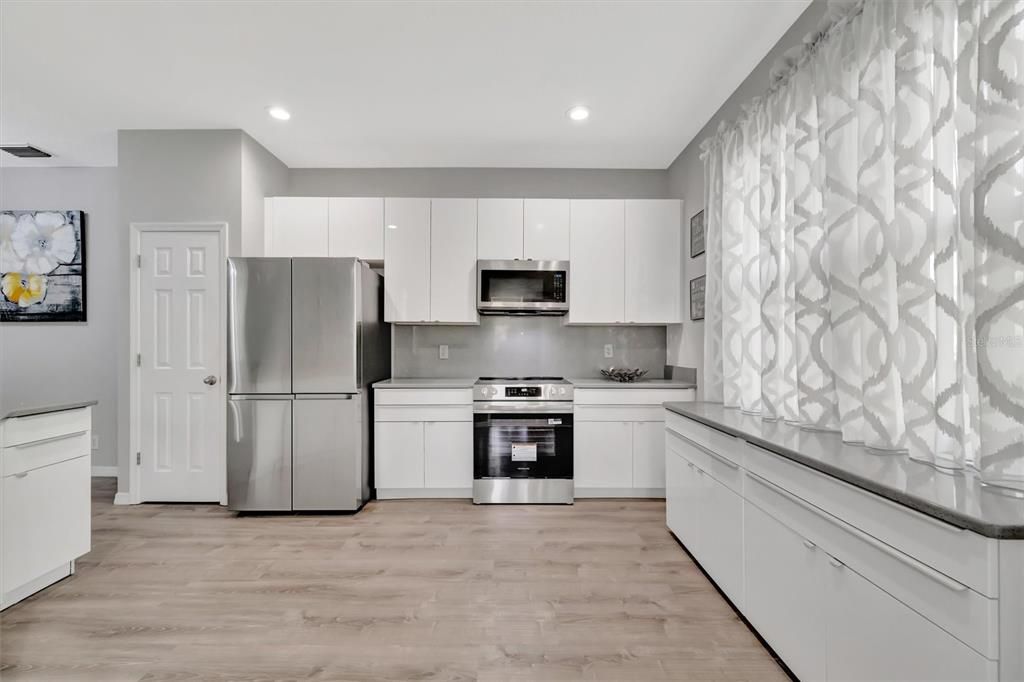 For Sale: $399,000 (3 beds, 2 baths, 1618 Square Feet)