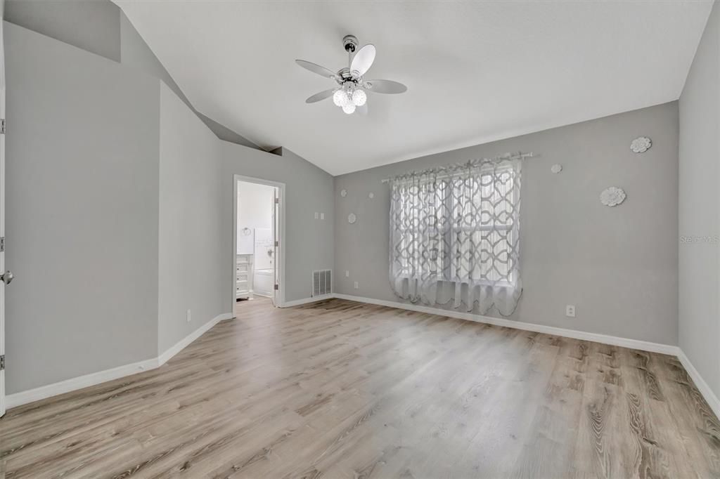 For Sale: $399,000 (3 beds, 2 baths, 1618 Square Feet)