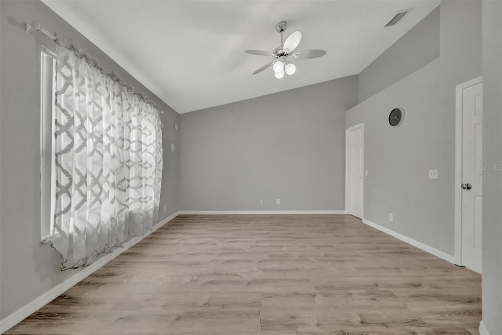 For Sale: $399,000 (3 beds, 2 baths, 1618 Square Feet)