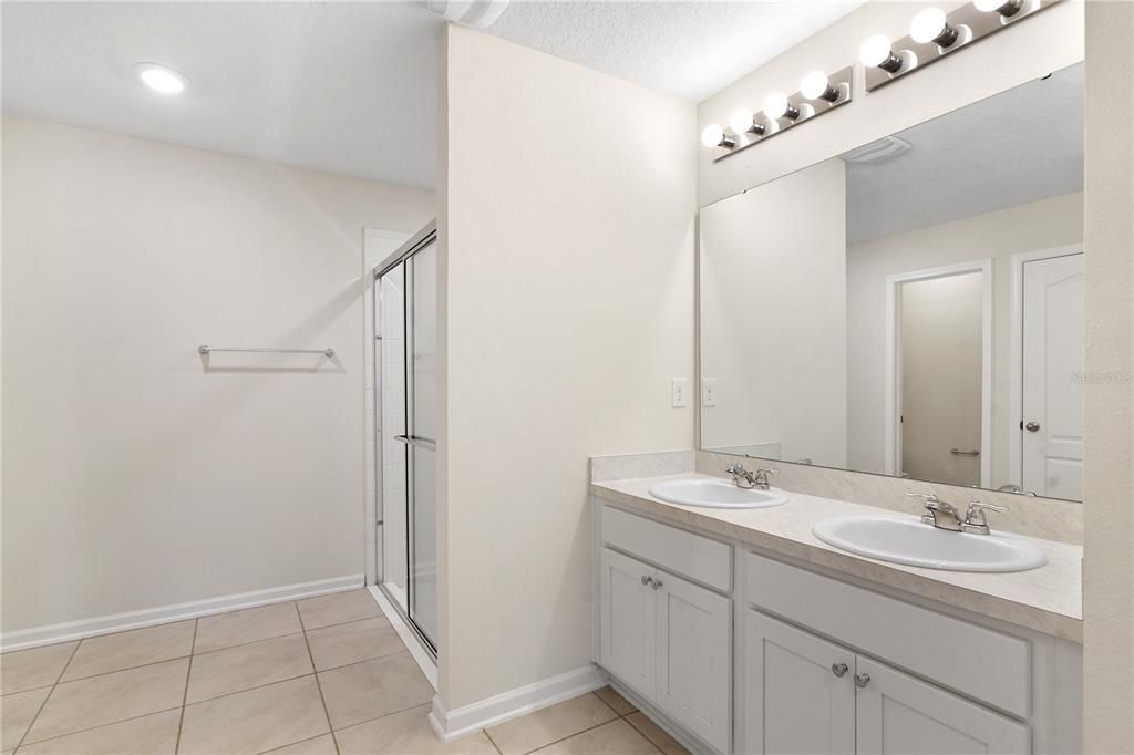 For Sale: $399,900 (4 beds, 3 baths, 2355 Square Feet)