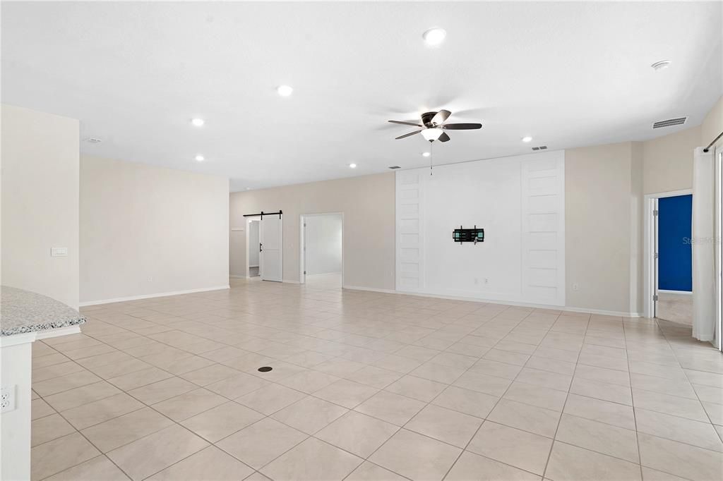For Sale: $399,900 (4 beds, 3 baths, 2355 Square Feet)