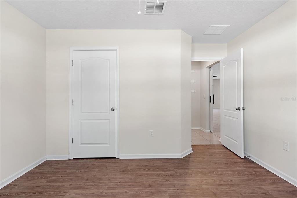 For Sale: $399,900 (4 beds, 3 baths, 2355 Square Feet)