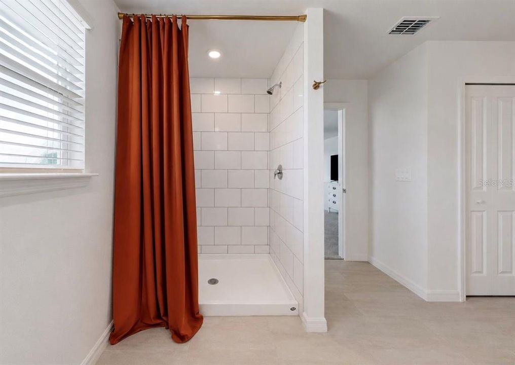 For Sale: $435,000 (5 beds, 4 baths, 3334 Square Feet)