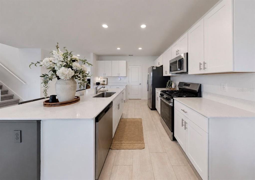 For Sale: $435,000 (5 beds, 4 baths, 3334 Square Feet)