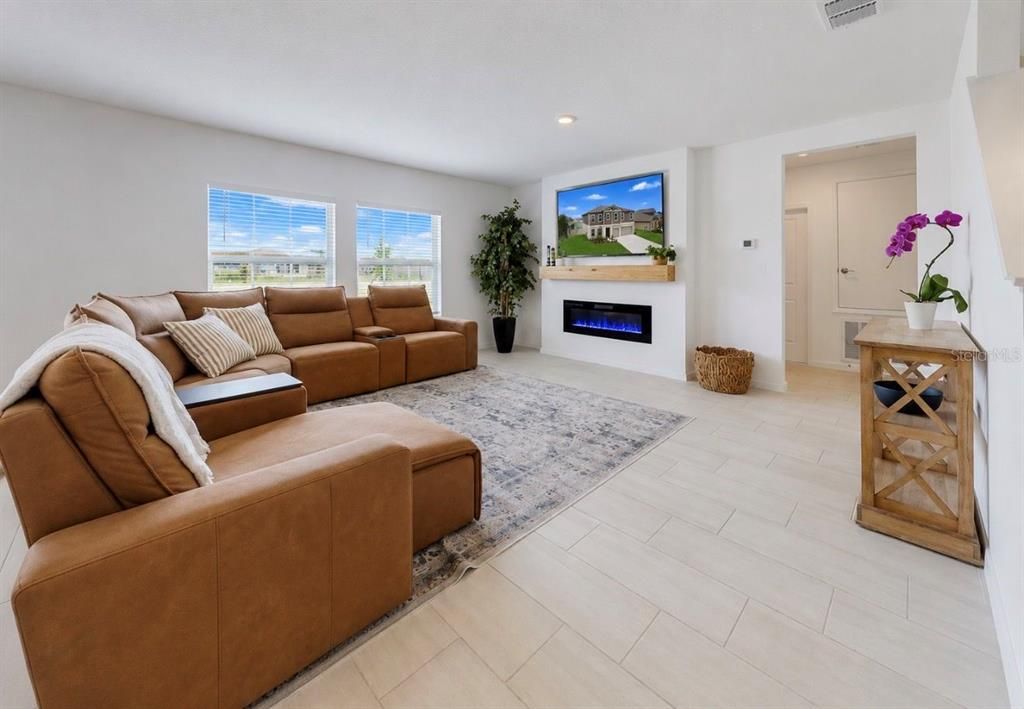 For Sale: $435,000 (5 beds, 4 baths, 3334 Square Feet)