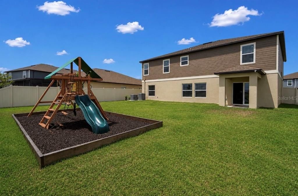 For Sale: $435,000 (5 beds, 4 baths, 3334 Square Feet)