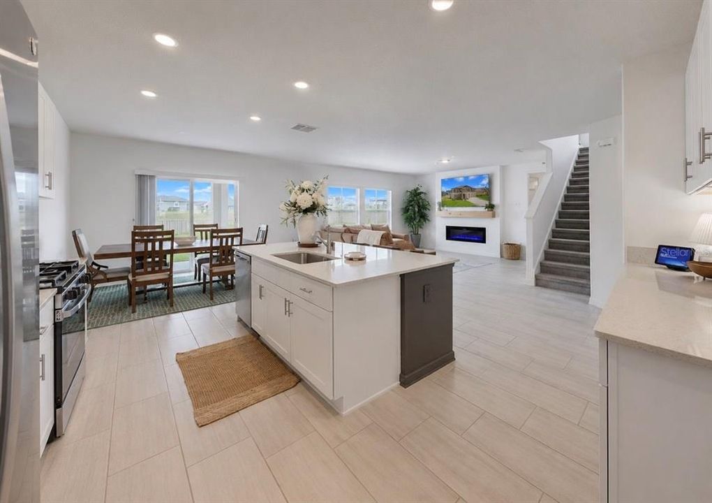 For Sale: $435,000 (5 beds, 4 baths, 3334 Square Feet)