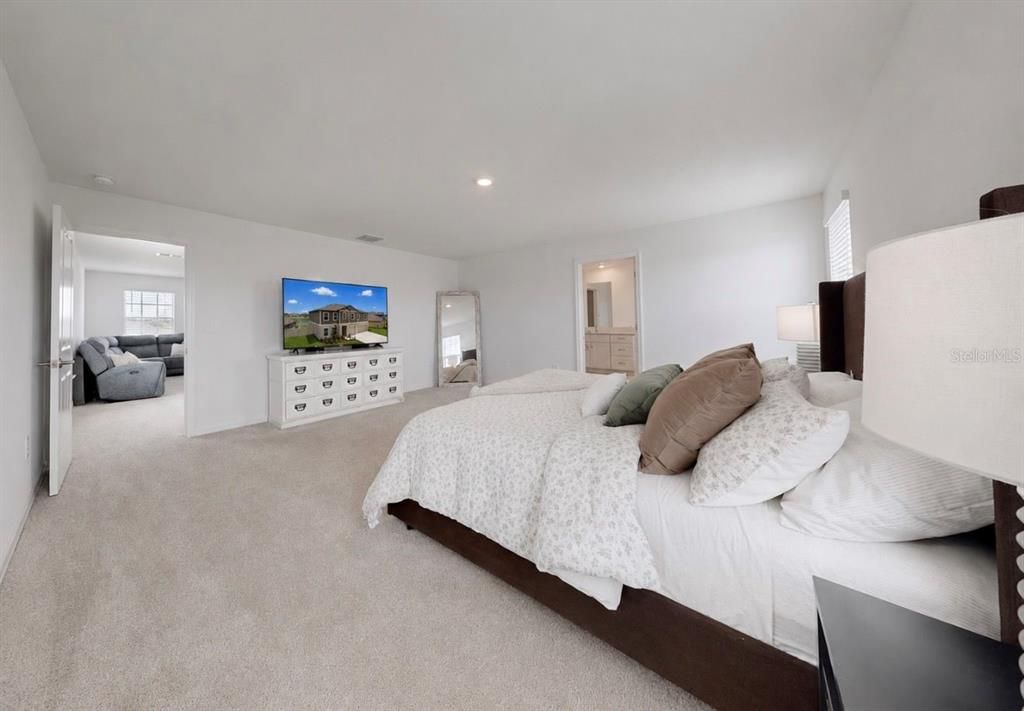 For Sale: $435,000 (5 beds, 4 baths, 3334 Square Feet)