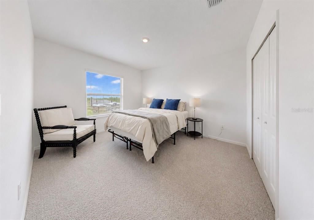 For Sale: $435,000 (5 beds, 4 baths, 3334 Square Feet)