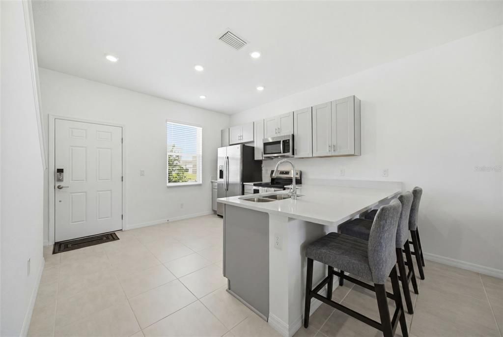 For Sale: $259,900 (2 beds, 2 baths, 1200 Square Feet)