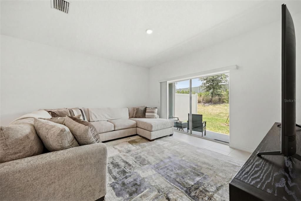For Sale: $259,900 (2 beds, 2 baths, 1200 Square Feet)