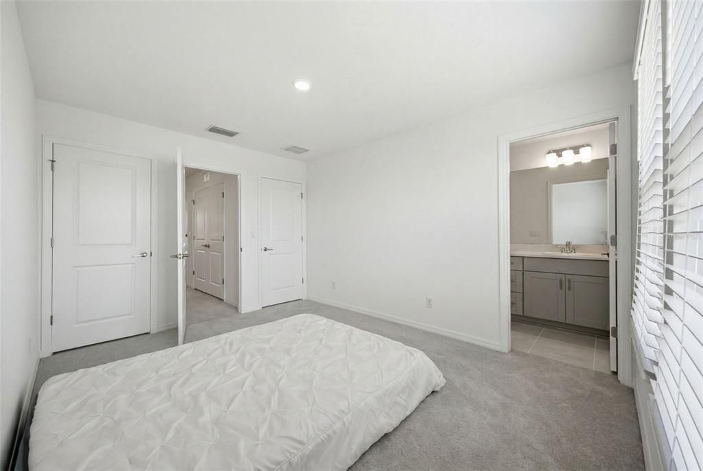 For Sale: $259,900 (2 beds, 2 baths, 1200 Square Feet)