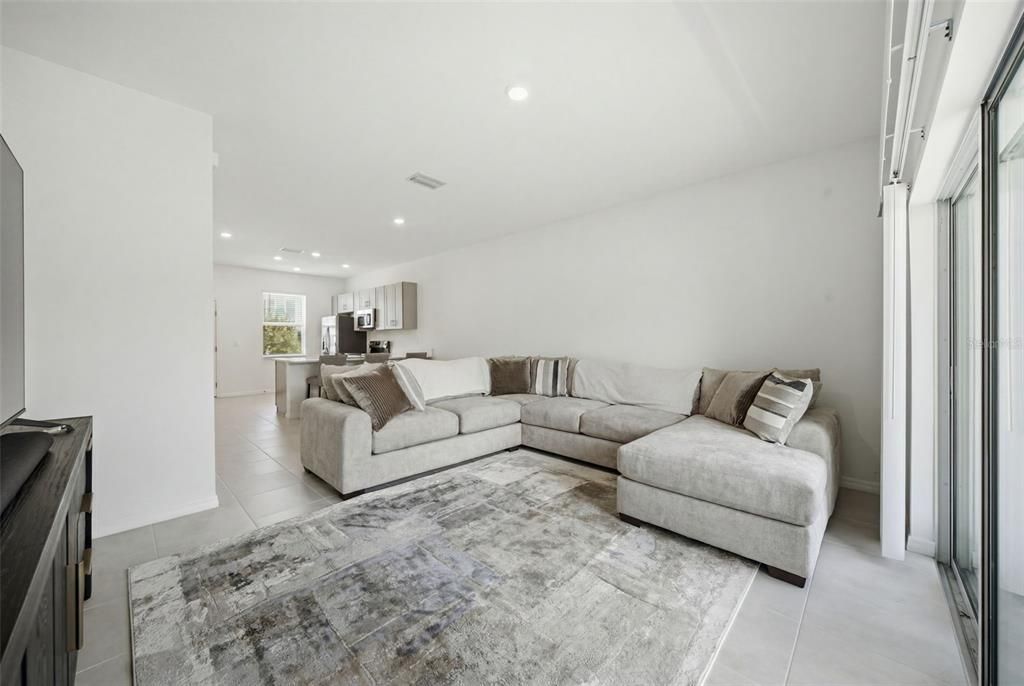 For Sale: $259,900 (2 beds, 2 baths, 1200 Square Feet)