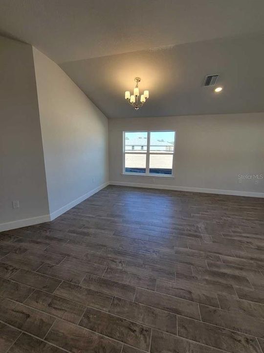 На продажу: $289,350 (4 спален, 2 ванн, 1635 Квадратных фут)