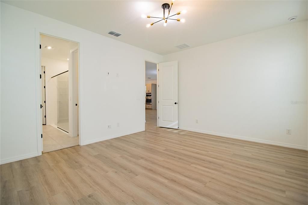 For Rent: $2,750 (3 beds, 2 baths, 2704 Square Feet)