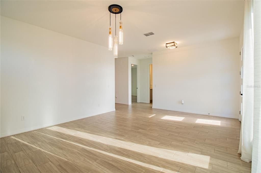 For Rent: $2,750 (3 beds, 2 baths, 2704 Square Feet)