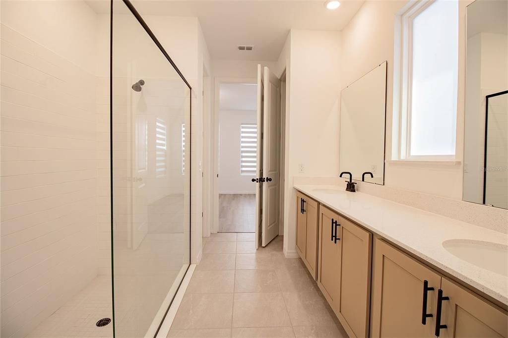 For Rent: $2,750 (3 beds, 2 baths, 2704 Square Feet)