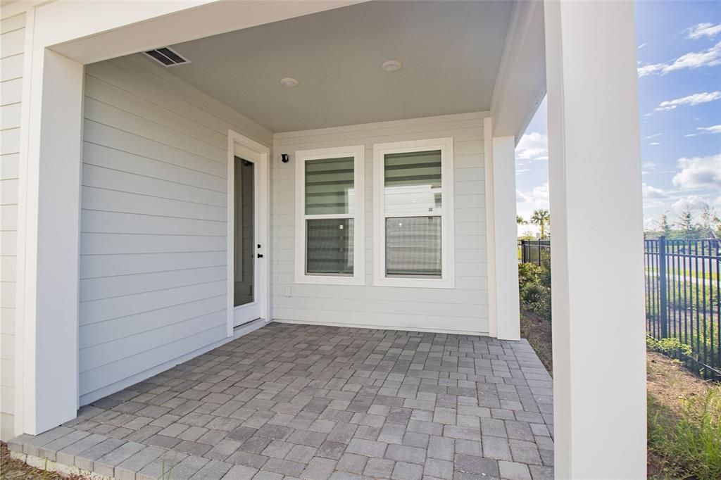 For Rent: $2,750 (3 beds, 2 baths, 2704 Square Feet)