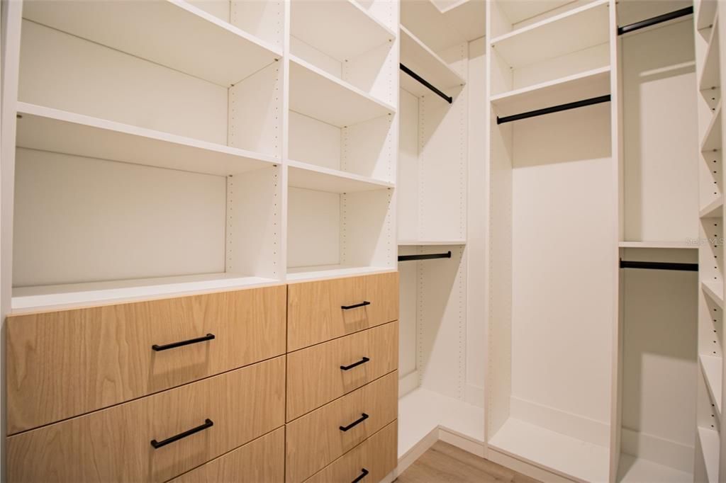 For Rent: $2,750 (3 beds, 2 baths, 2704 Square Feet)